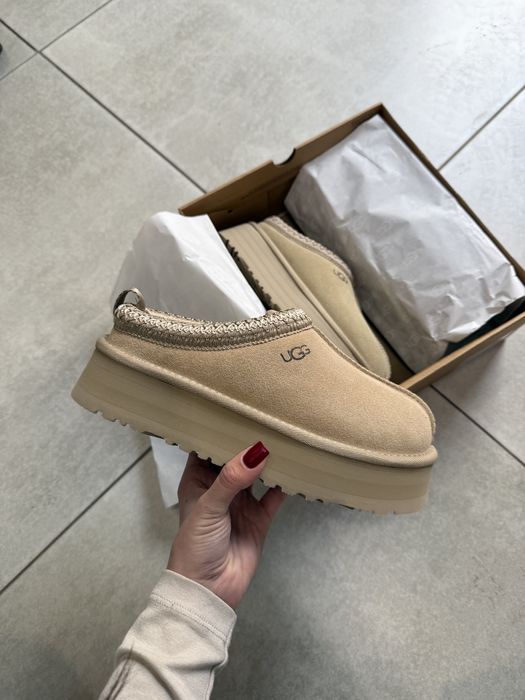 UGG tazz, в наявності беж та чорні