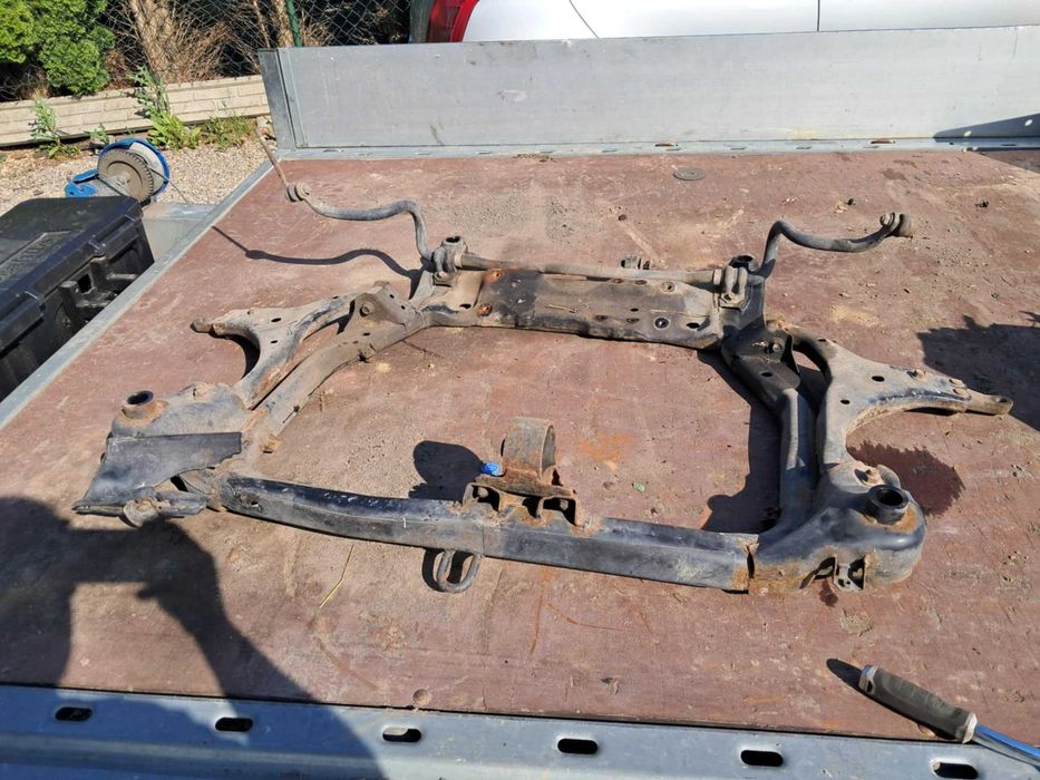 HYUNDAI I30 1.4 16V WÓZEK sanki belka zawieszenie