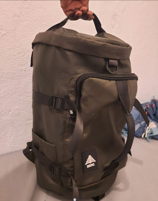 Vendo mochila berg verde c/ 3 deferentes pegas