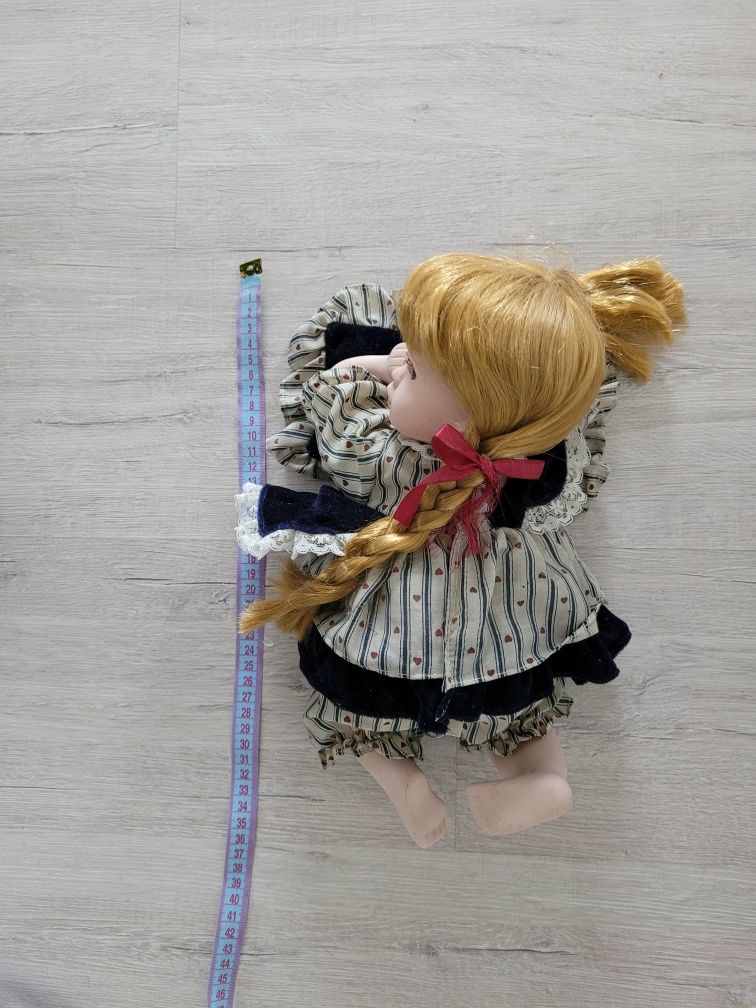 Lalka porcelanowa leżącą 30cm