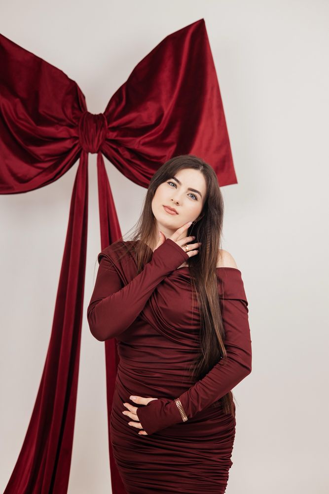 Свкня кольору бургунді