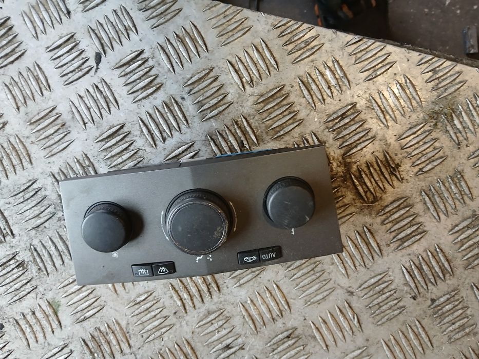 Panel nawiewu Opel Astra H Zafira B