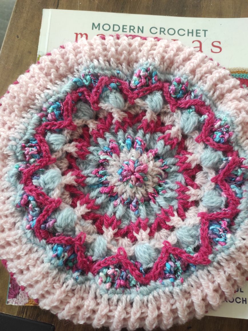 Boina feita em crochet