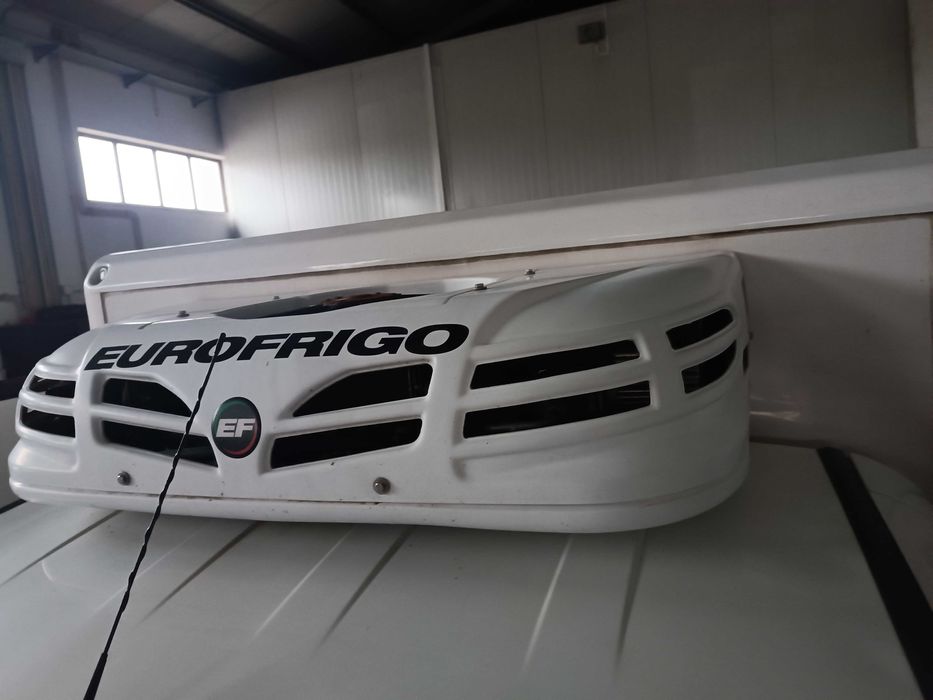 Fiat Doblo com caixa de frio para 3 europaletes