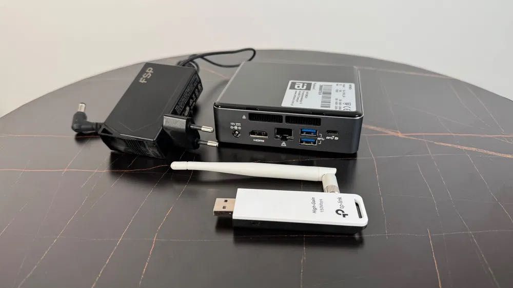 Komputer PC do biura Intel NUC, 4GB RAM, 256 NVMe, i3-7100U - F.VAT.