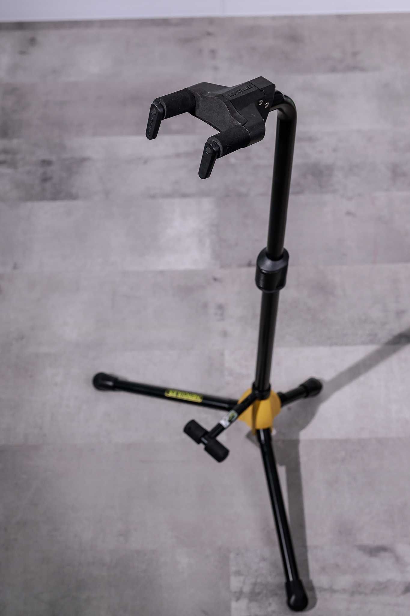 Stojak na gitarę Hercules GS 412 B Plus