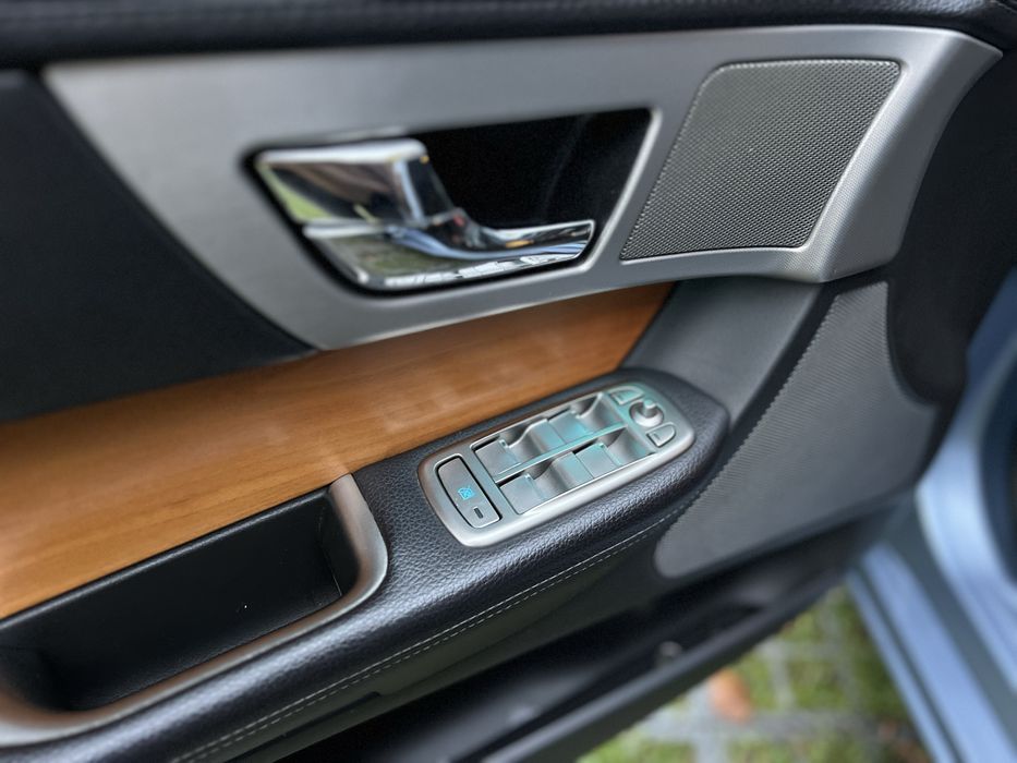 Jaguar Xf 2008 року