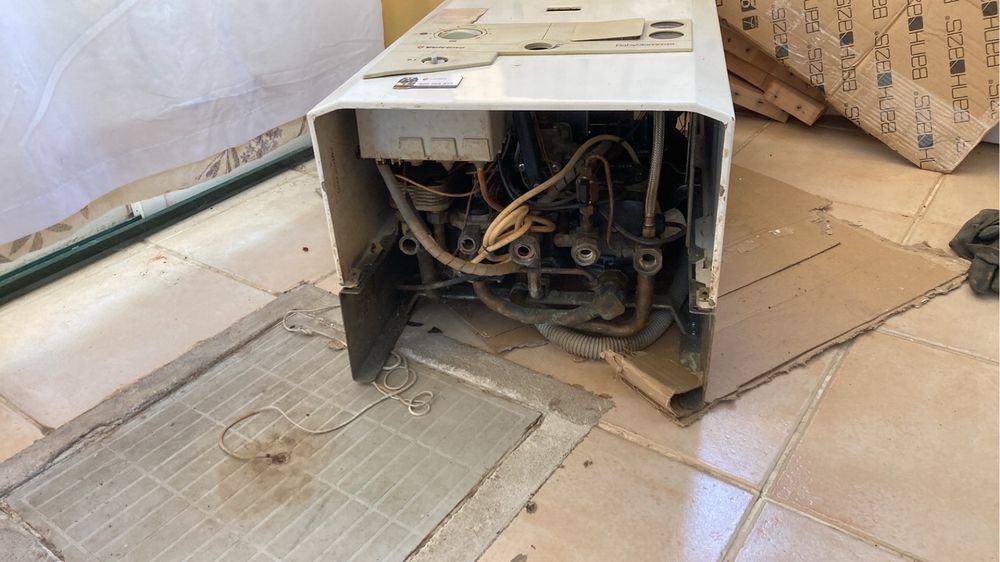 Vende se caldeira a funcionar