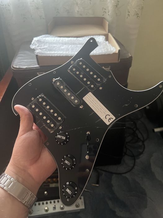 Продаю Pickgard HSH з нагрузкою для Squier або Fender Stratocaster