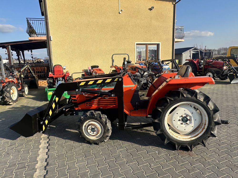 Mini traktor Kubota L1-225D 4x4 wspomaganie