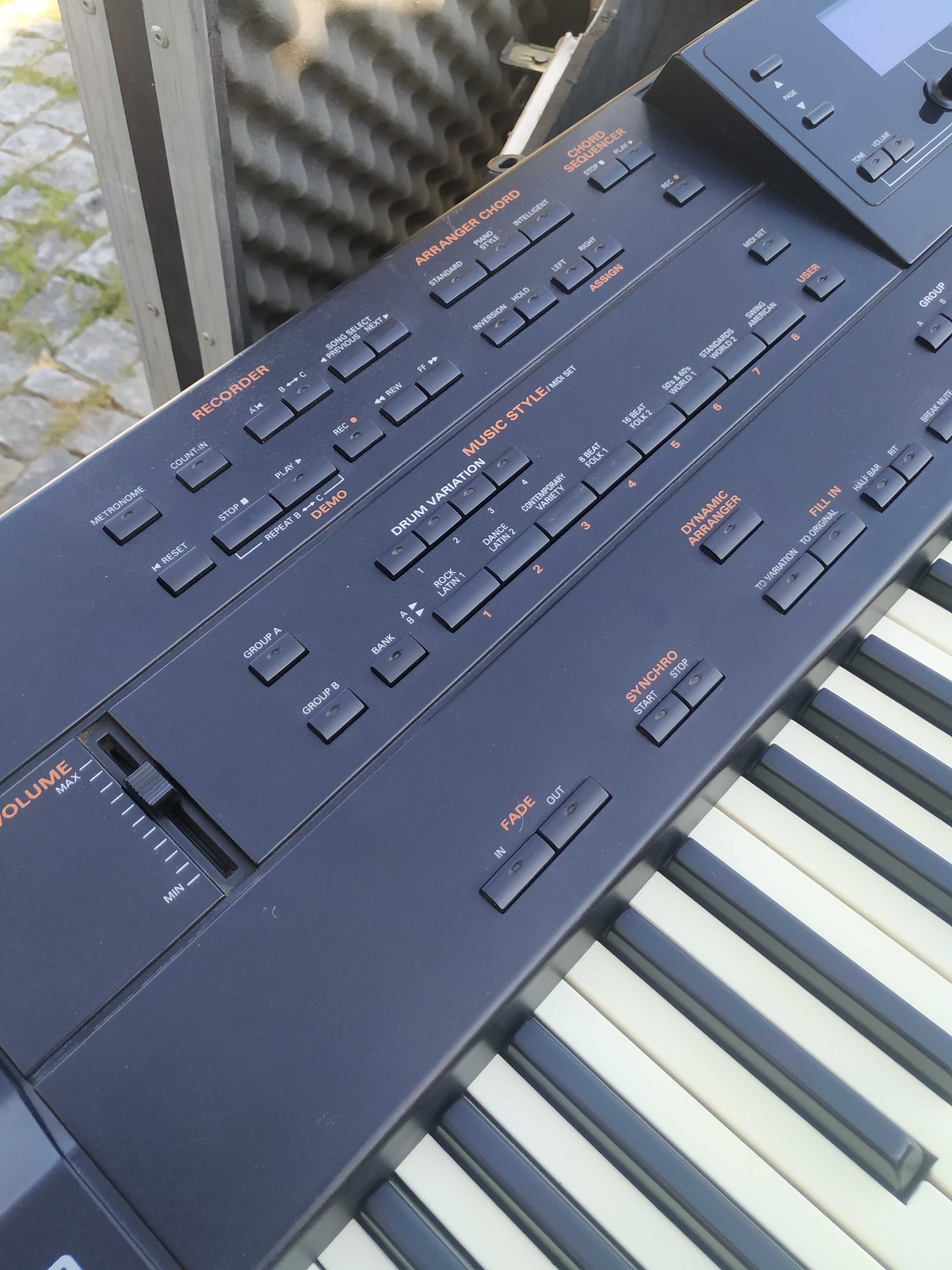 Sintetizador Roland G-800