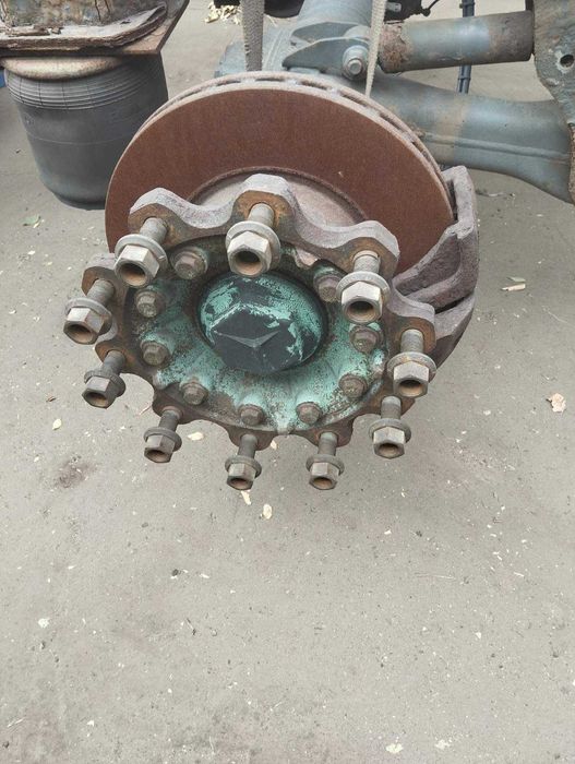 Продам вісь на вантажні причипи