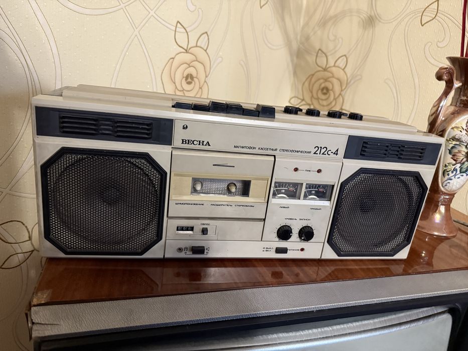 Продам магнитофон весна