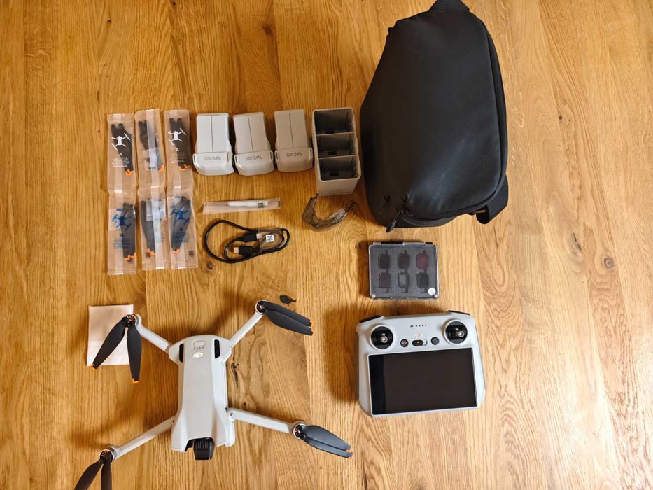 Dji Mini 3 Fly More Combo z DJ RC, Stan Igła, Ponad Rok Gwarancji