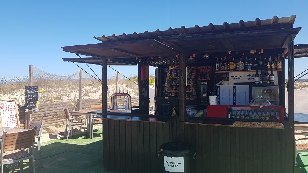Stand de madeira multiusos