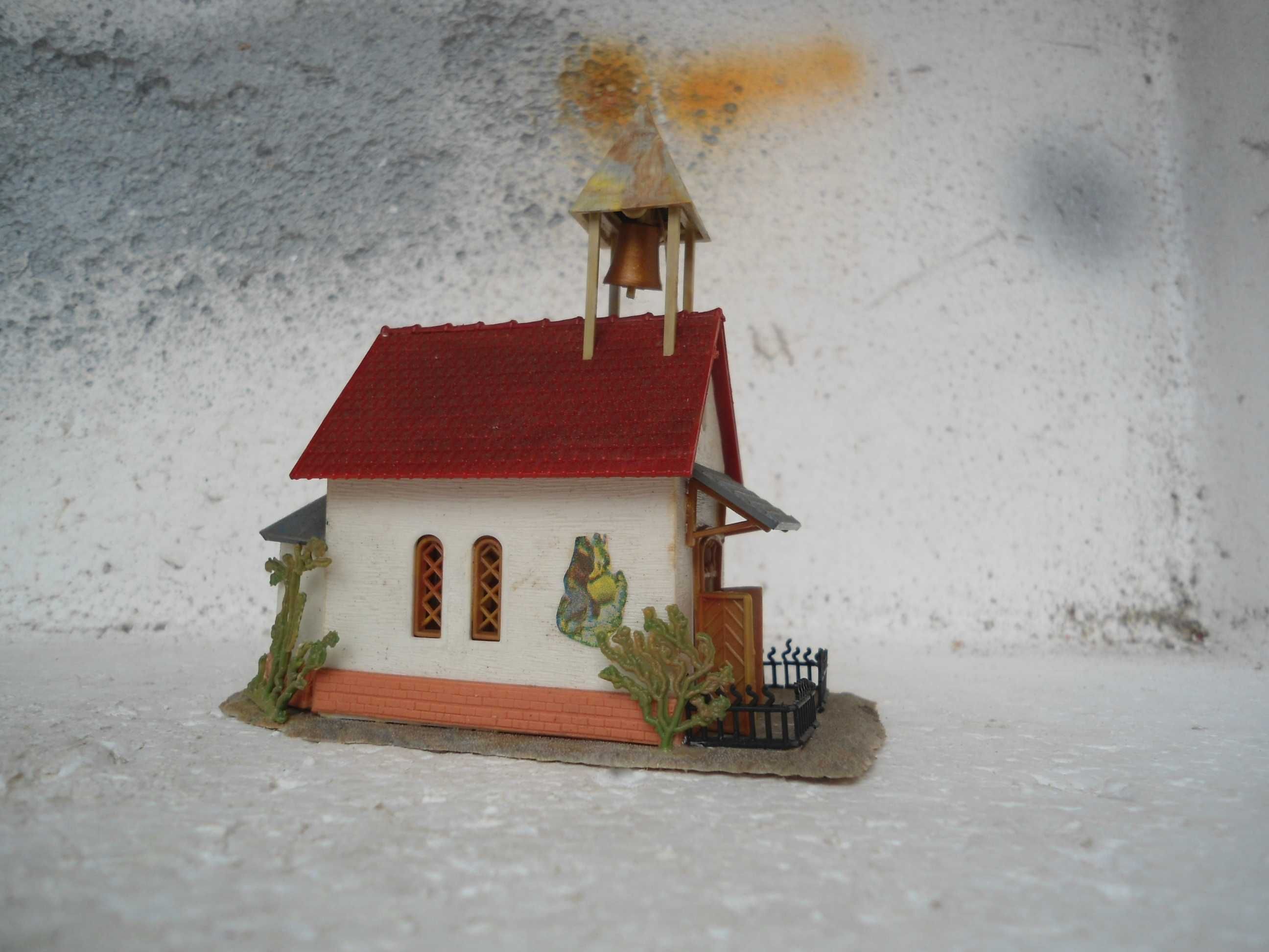 1:160 Pequena Igreja com muitos detalhes e interiores
