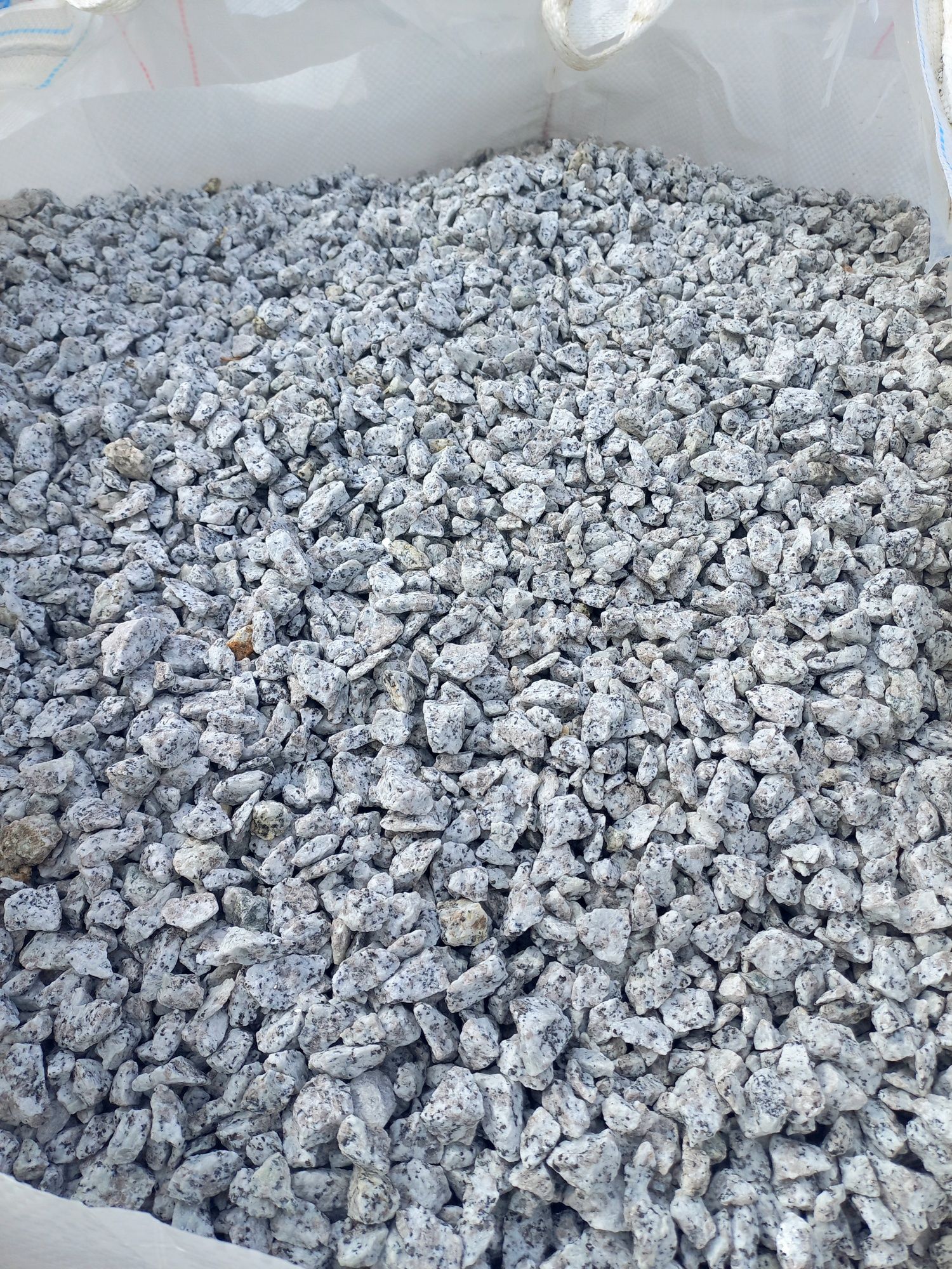 Kamień naturalny grys granitowy strzegomski biały w kropki dostawa