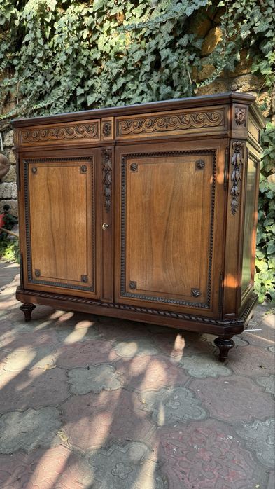 Комод буфет антикварный, обильная резьба, 100+ лет, Франция