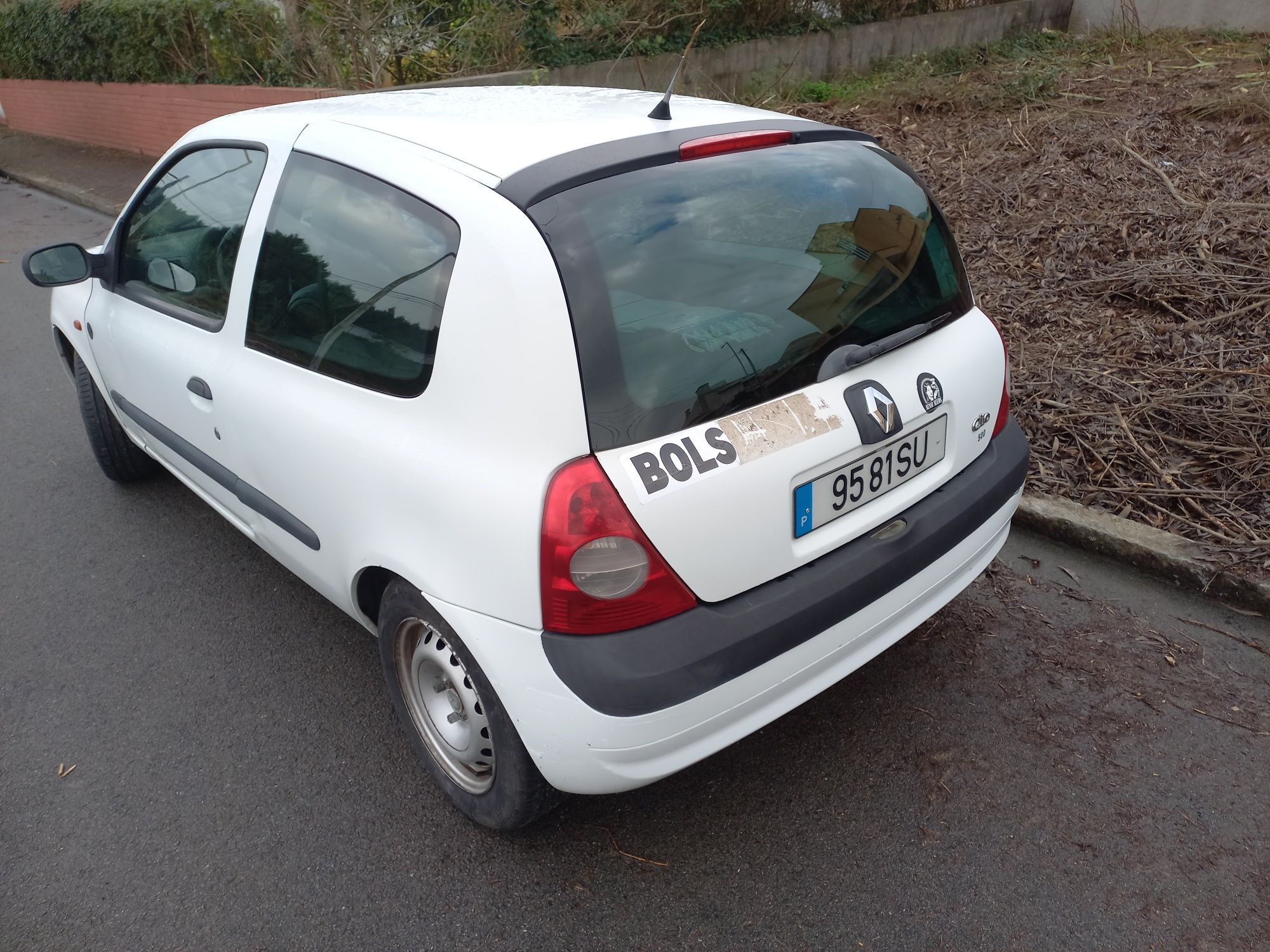 Clio 2002 em bom estado