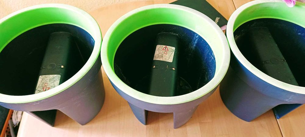 Donice  duze,niestandardowe  na balkonowa balustrade ,Kolor grafit .