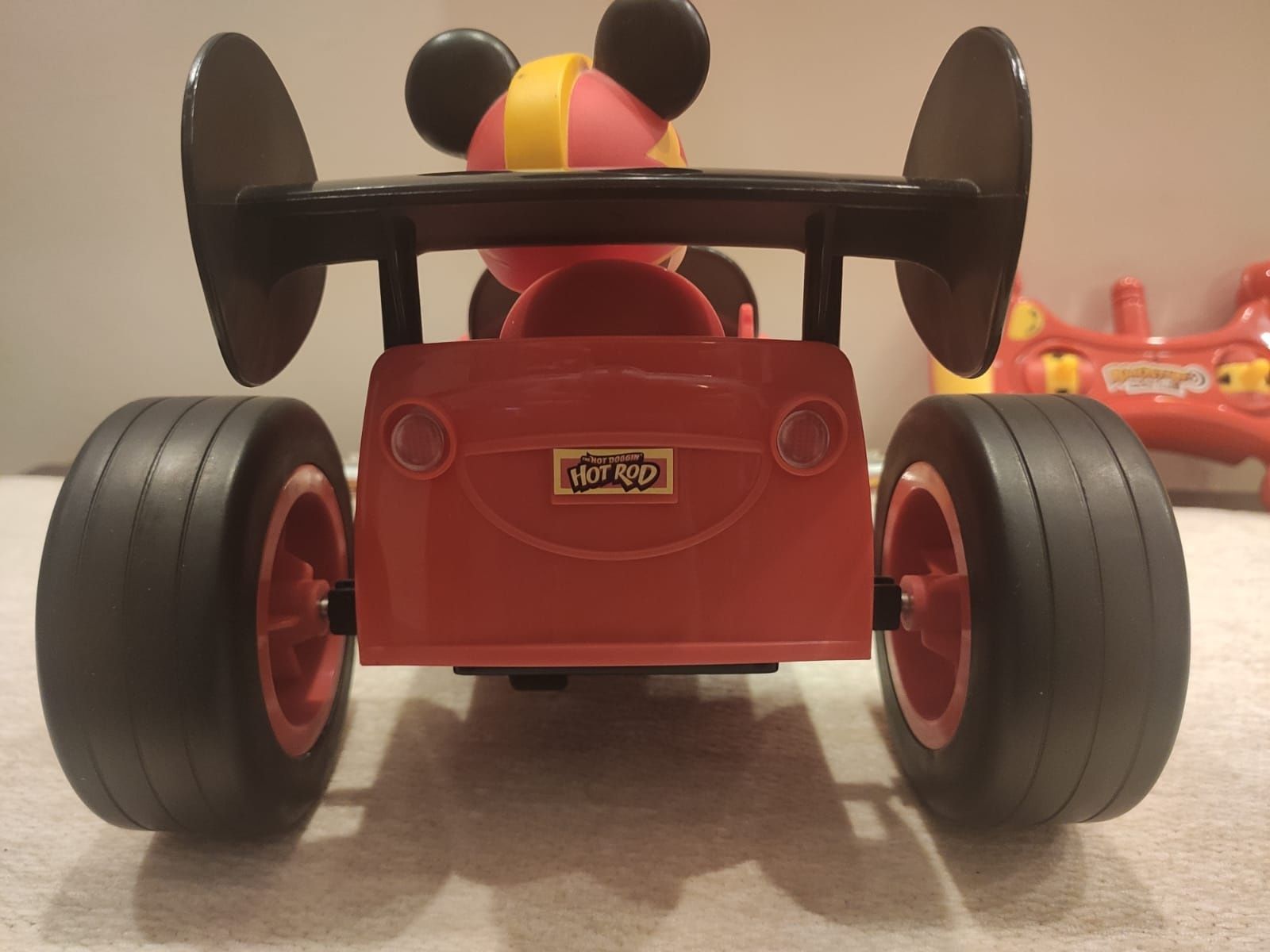 Vendo carro telecomandado Mickey Mouse em muito bom estado