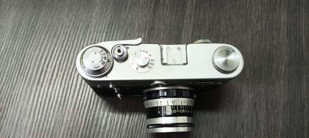 Продам фотоаппарат со вспышкой ФЭД 3.