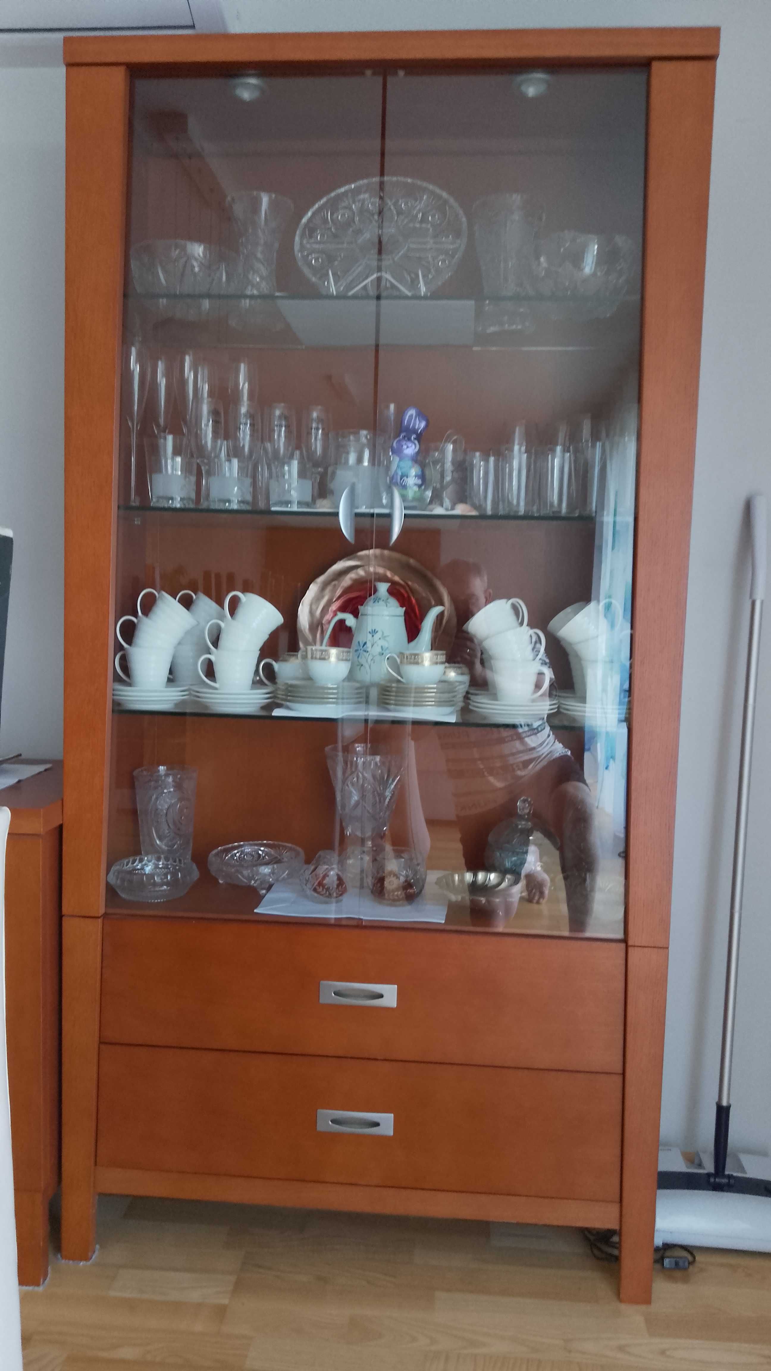 Komplet mebli do jadalni lub salonu z serii PRESTIGE