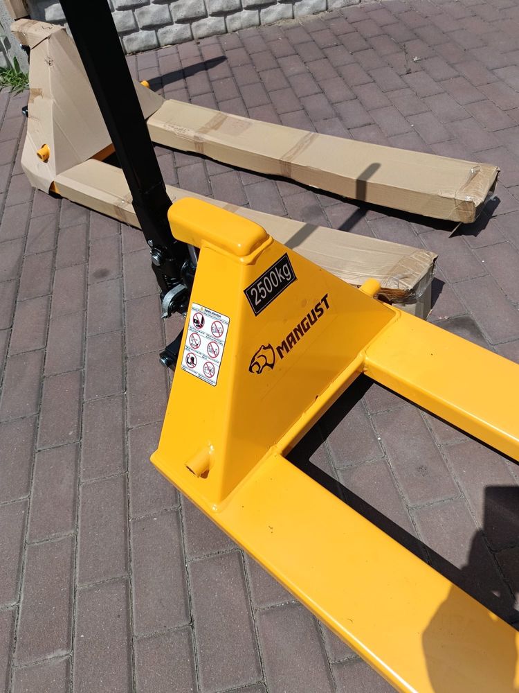 Paleciak, wozek paletowy Mangust 2500 kg