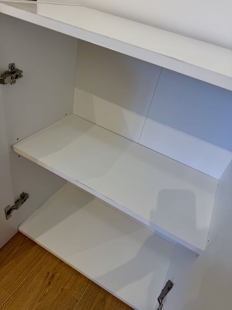 Komoda biała dwudrzwiowa niska