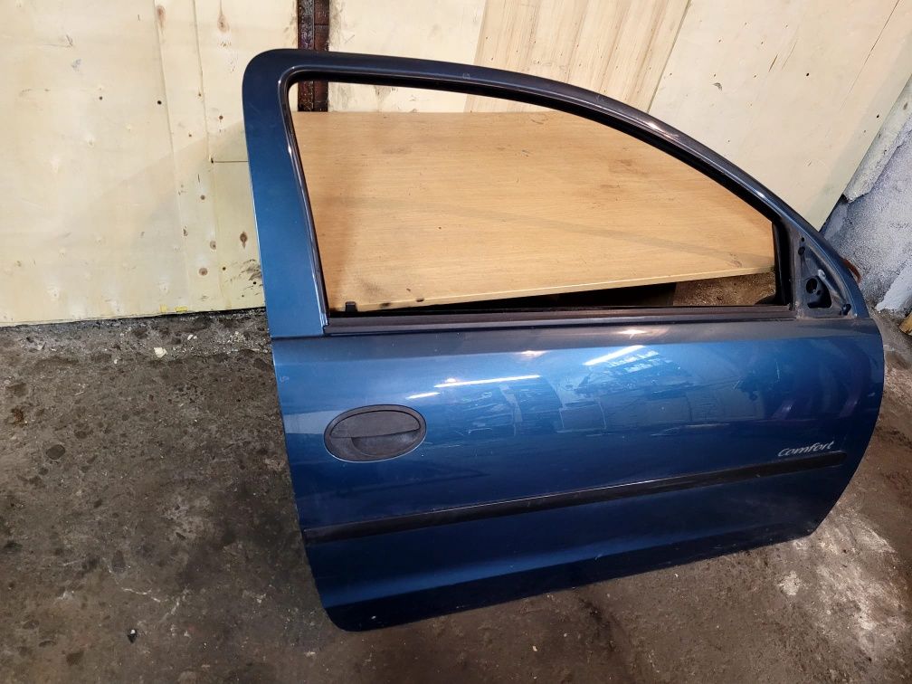 Drzwi szyba prawe przód przednia opel corsa c Z20M 3 drzwi