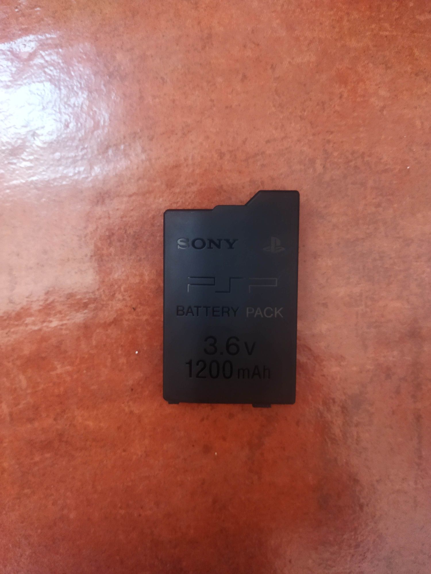 Consola Sony PSP com bateria e cartão memória, com defeito +jogos