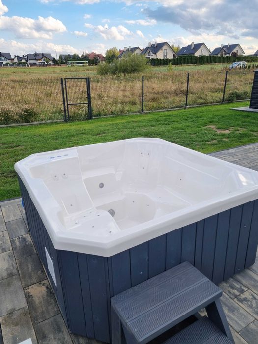 PROMOCJA Ilość ograniczona! Kompletne jacuzzi nowe ! 2m x 2m transport