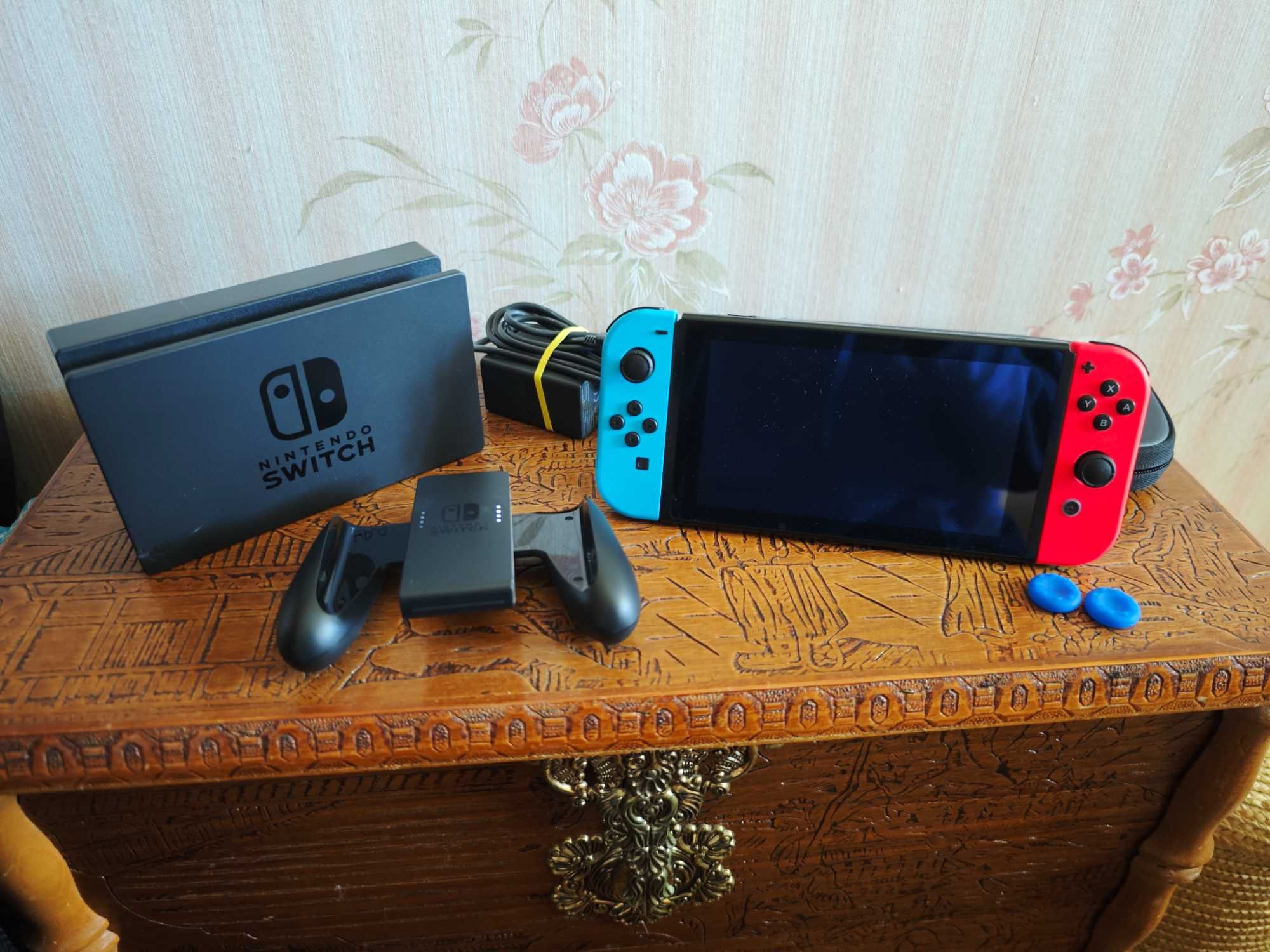Nintendo Switch (Modelo 2019) Usada + jogo