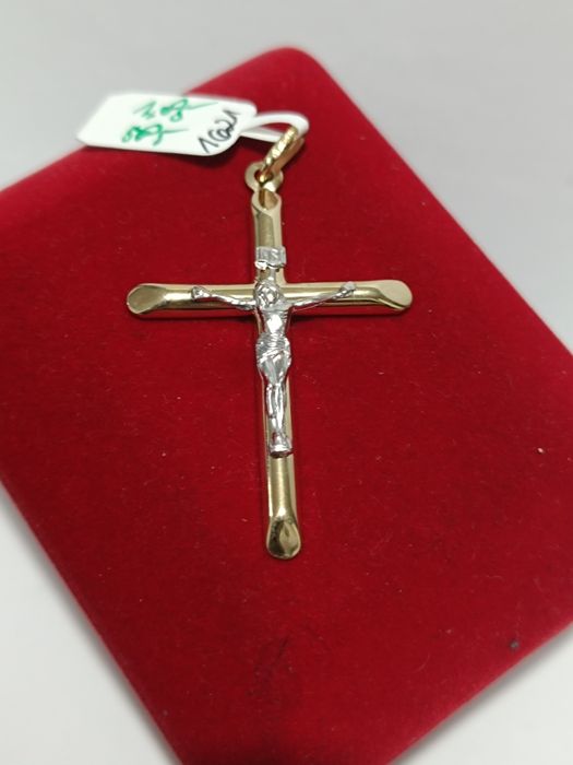 Złoty wisiorek krzyżyk z Panem Jezusem, złoto próby 585
