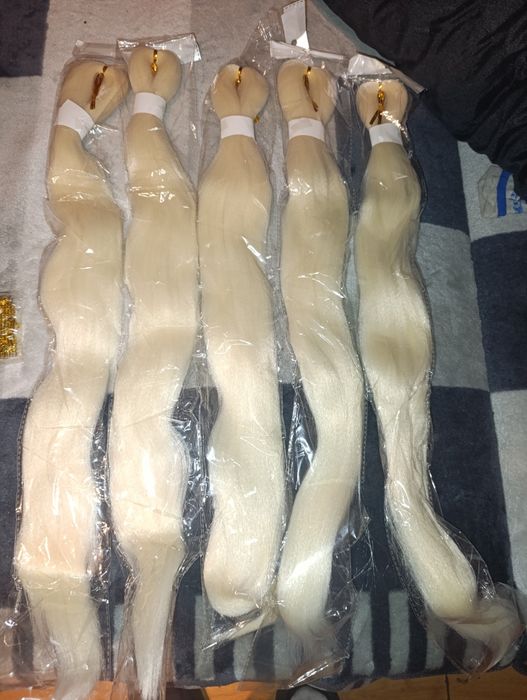 Włosy syntetyczne blond