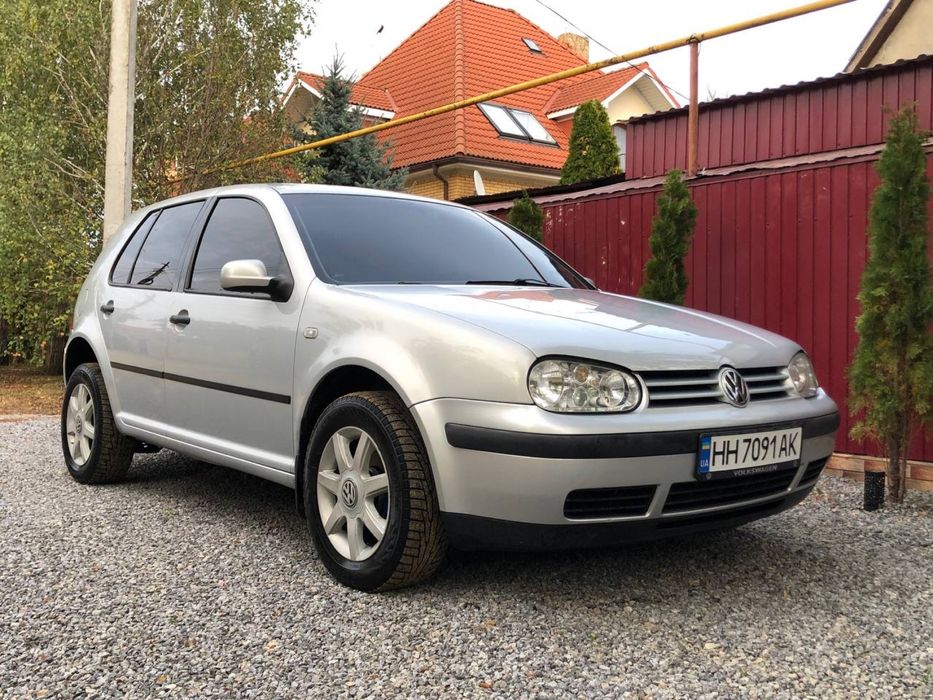 Volkswagen Golf 2000г 1.6 бенз.