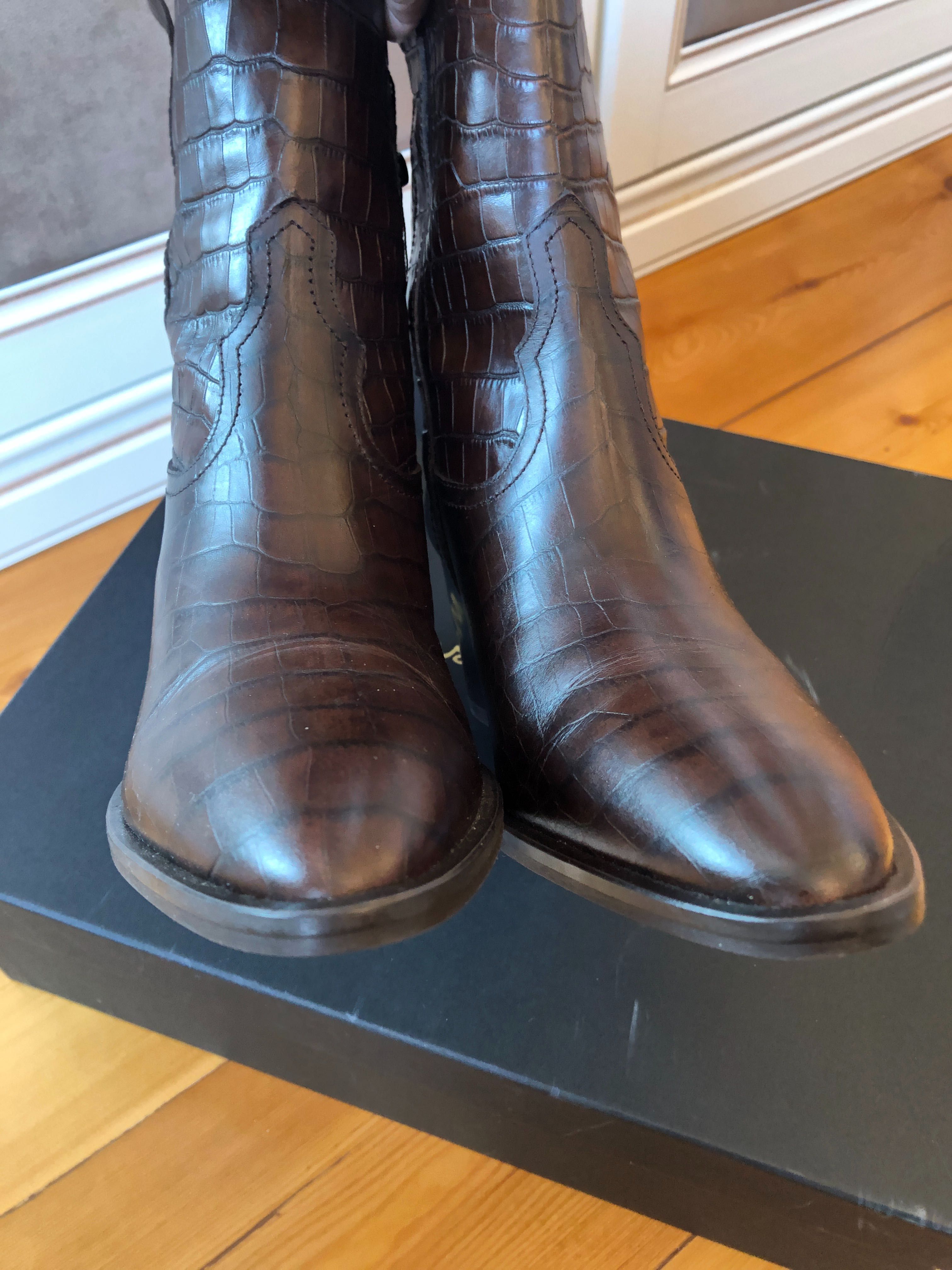 Женские ботинки казаки Massimo Dutti, 37
