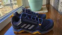 Кросівки adidas в гарному стані