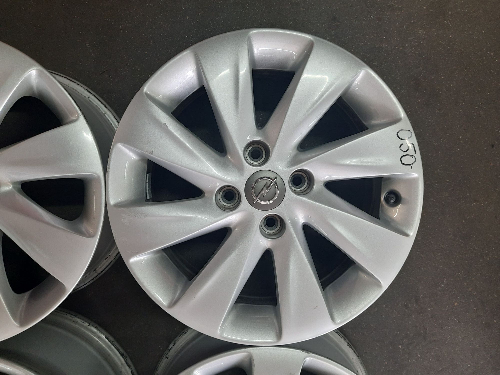 (050) Felgi 15" 4x100 ET 39 6j - Opel