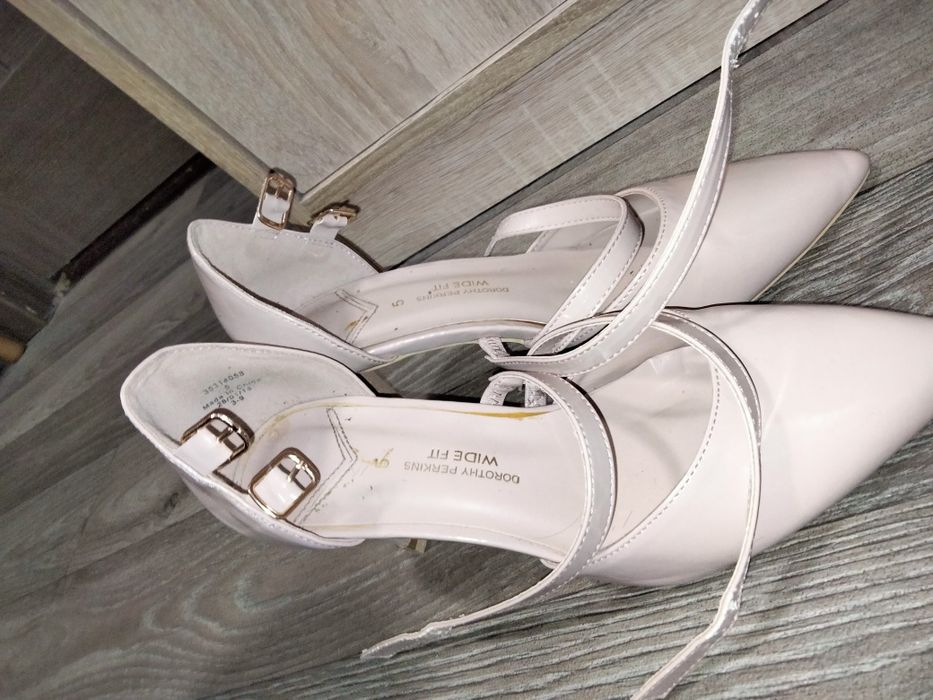 Туфлі босоніжки 39 розмір