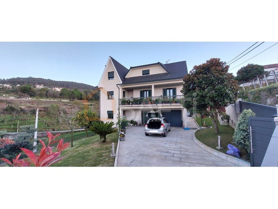 Moradia T6 com 1092 m2.