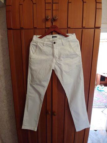 Новие, качественные,котоновие штани,белие,мягкие.ПОТ40смПОБ50см