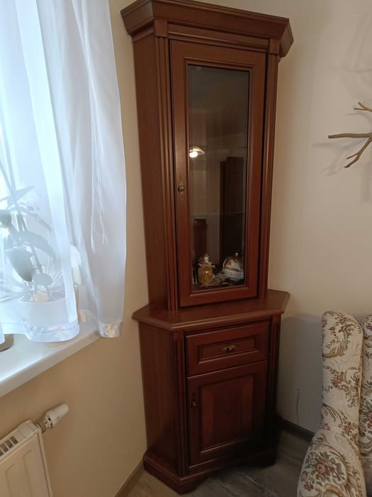 Zestaw mebli - komoda , witryna narożnikowa, stolik kawowy