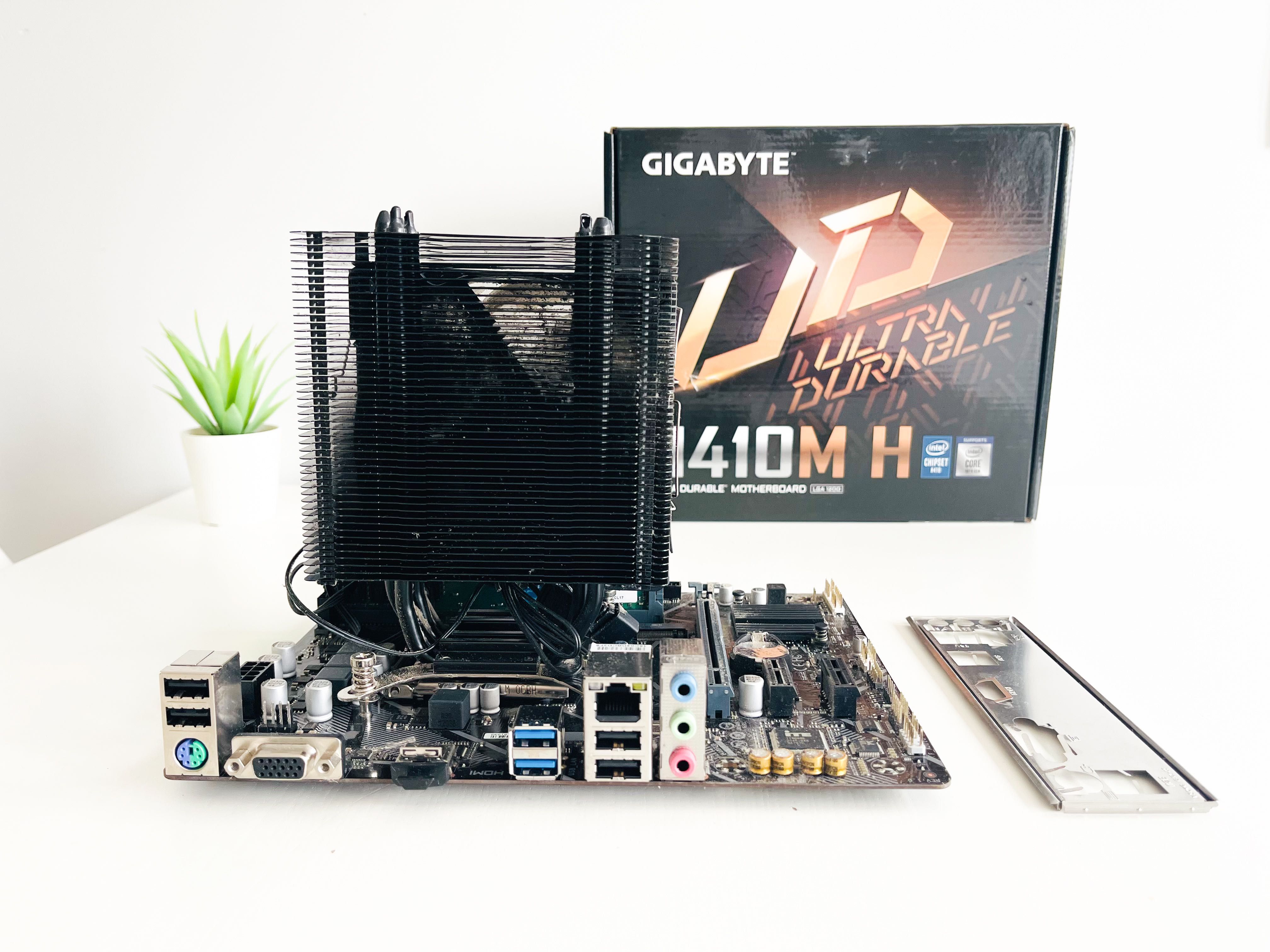 Bundle Gigabyte i3 10105 + 8GB + Cooler RGB (Como NOVO)