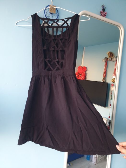 Czarna sukienka z wycięciami z h&m