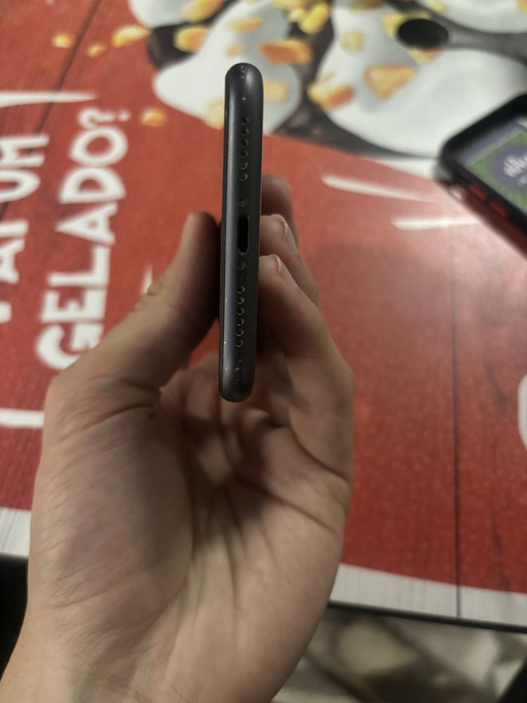 Iphone 11 64g com caixa