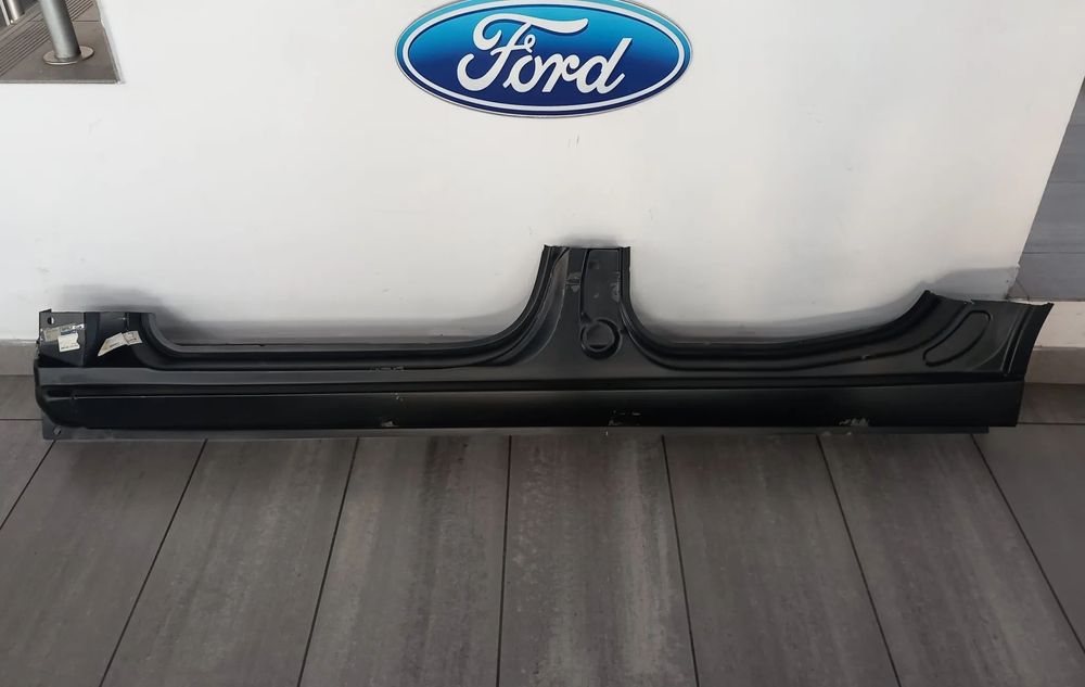 Listwa progu nadwozia lewa Ford Focus MK1 1998-2005 4D sedan 1104489
