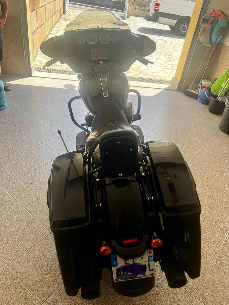 Harley-Davidson street glide 107