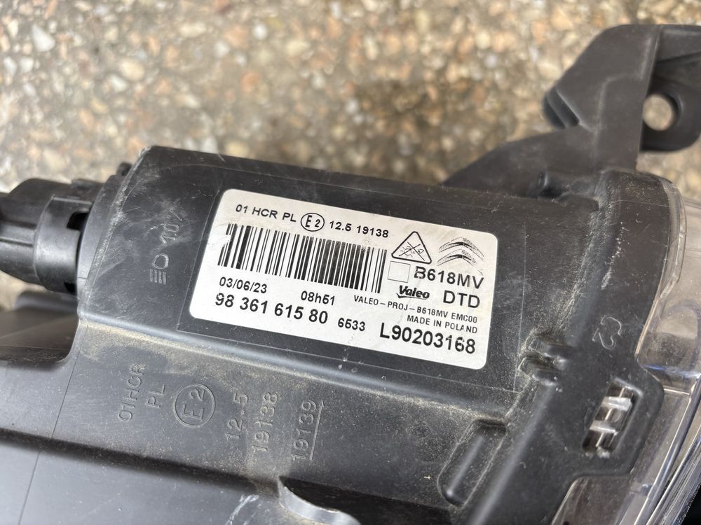 Права лед фара citroen c3 2023 рік правая led  9836161580