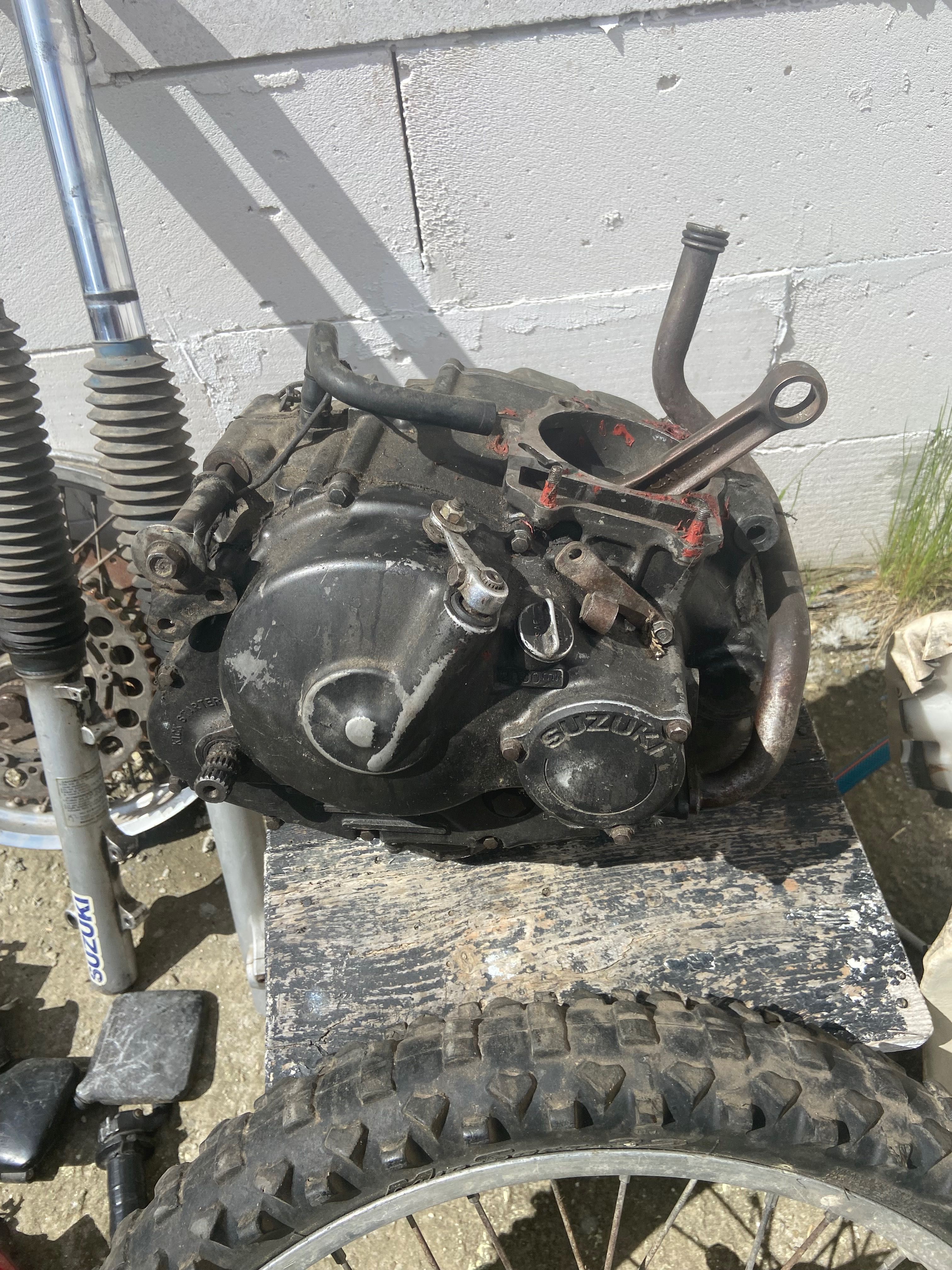Silnik części Suzuki dr 650 całość